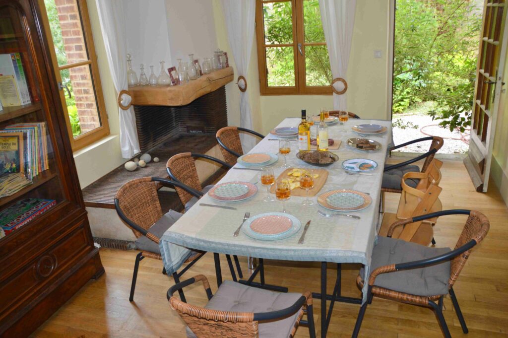 Table 8 pers (porte ouverte)